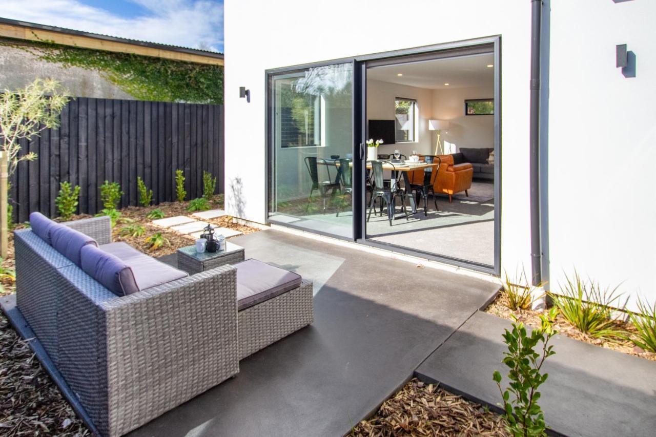 Sunsoaked & Stylish 3 Bed, 1.5 Bath W Garage Apartment