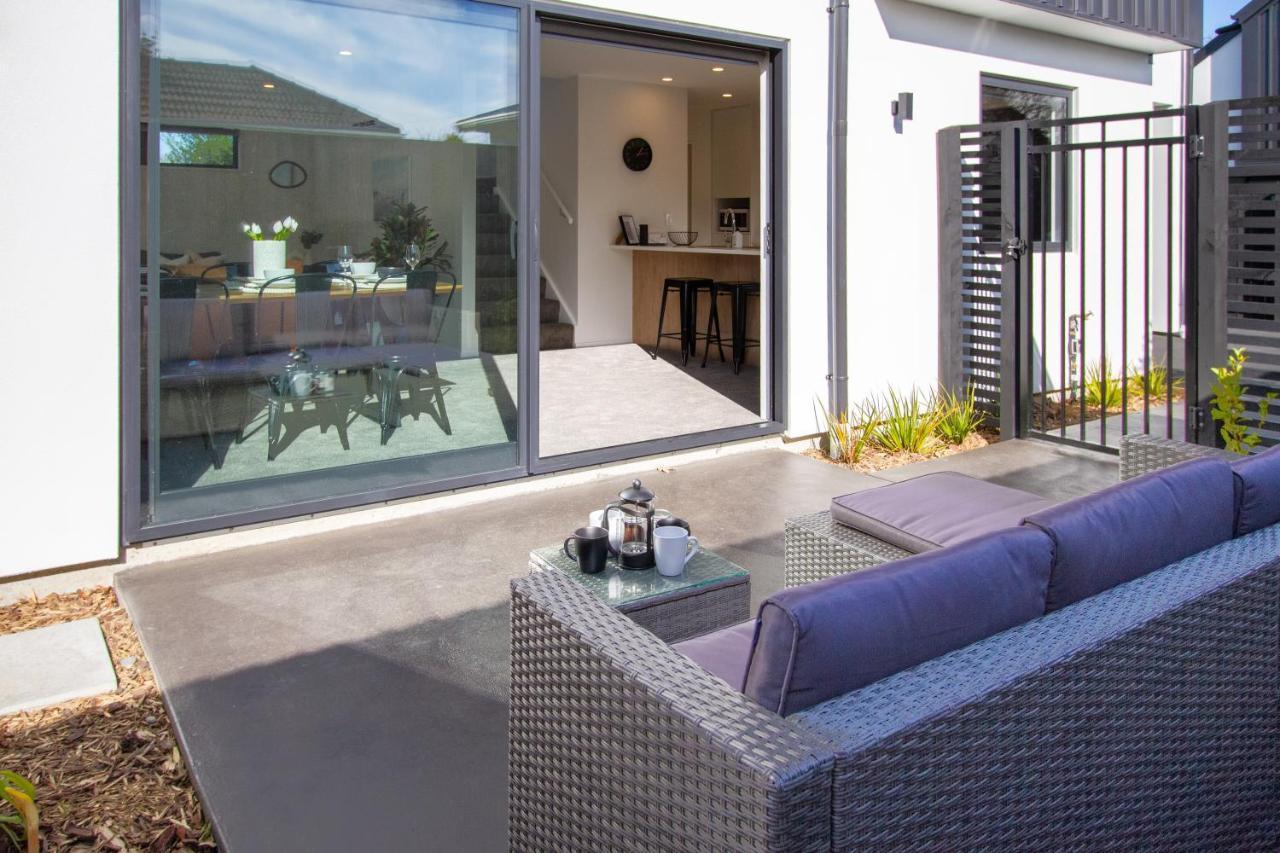 Sunsoaked & Stylish 3 Bed, 1.5 Bath W Garage Apartment