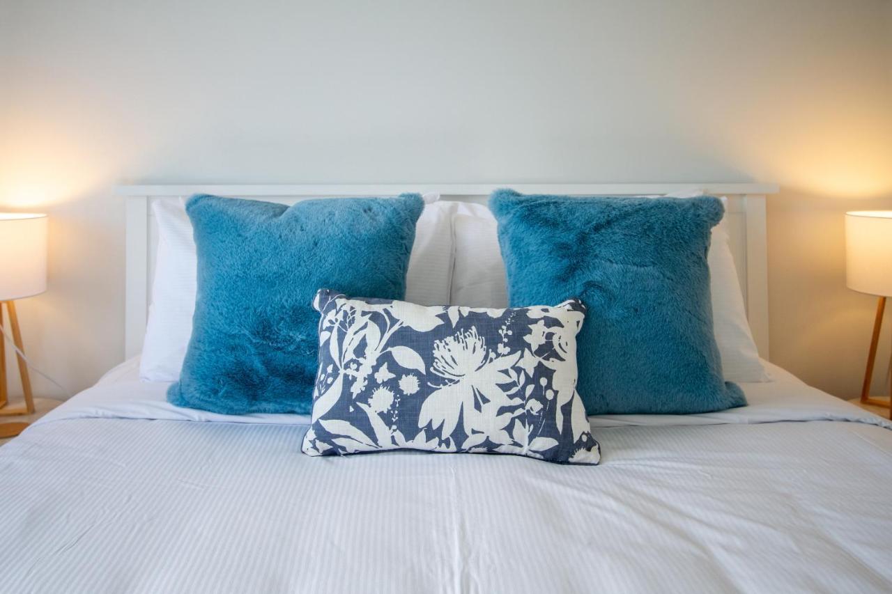 Sunsoaked & Stylish 3 Bed, 1.5 Bath W Garage Apartamento Christchurch