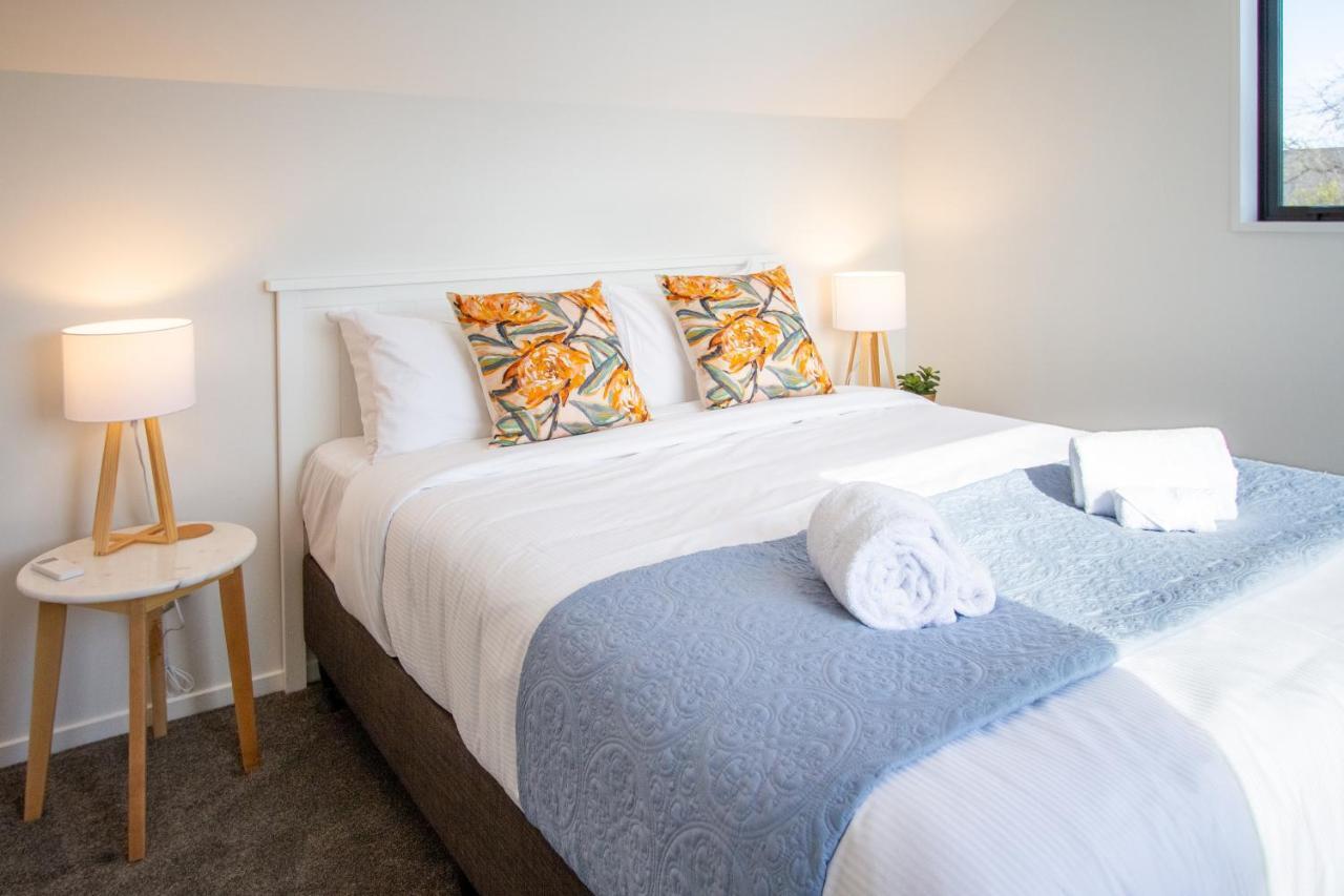 Sunsoaked & Stylish 3 Bed, 1.5 Bath W Garage Apartamento Christchurch