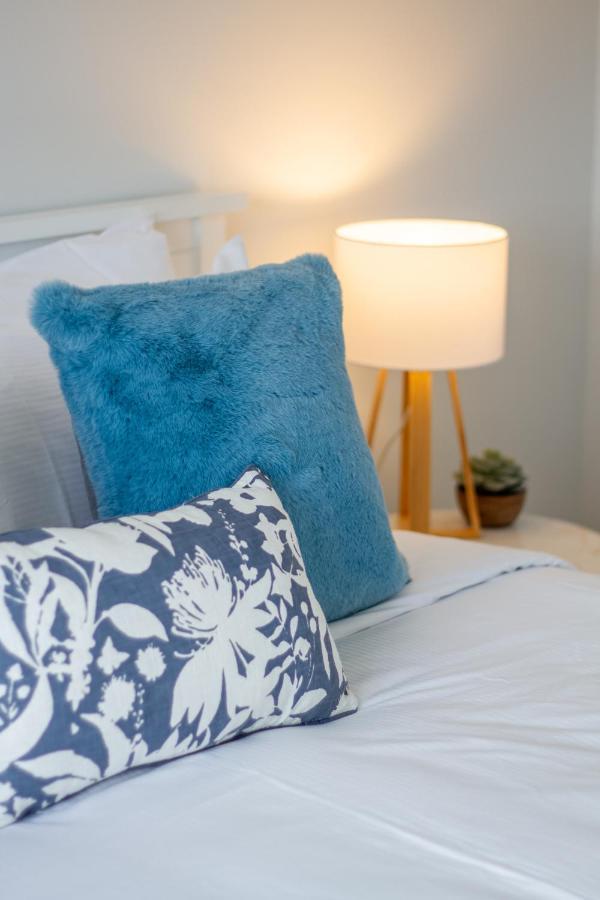 Sunsoaked & Stylish 3 Bed, 1.5 Bath W Garage Apartamento Christchurch