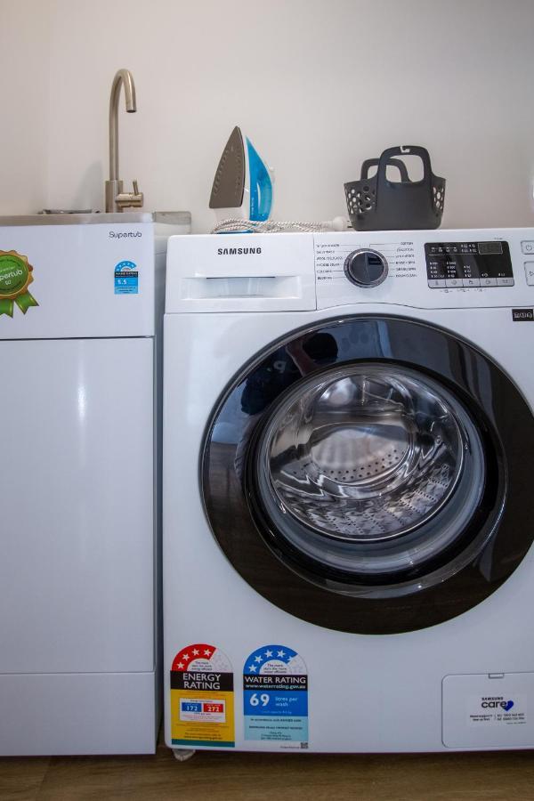 Sunsoaked & Stylish 3 Bed, 1.5 Bath W Garage Apartamento Christchurch