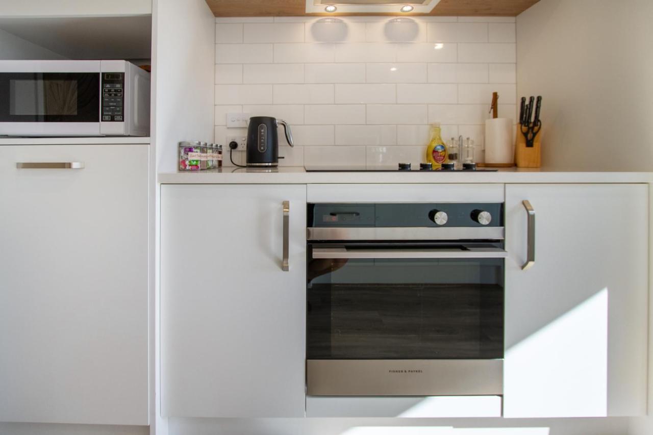 Sunsoaked & Stylish 3 Bed, 1.5 Bath W Garage Apartamento *
