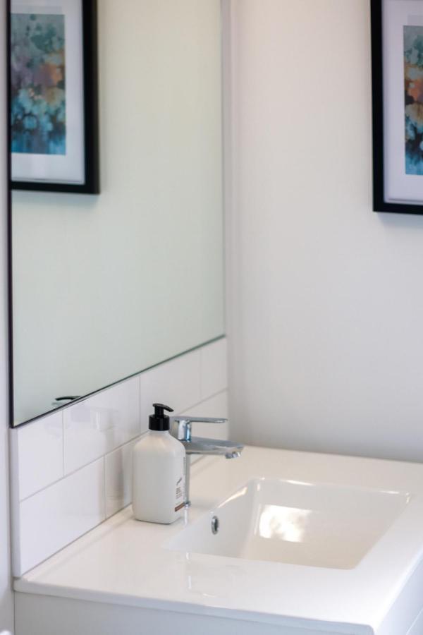 Sunsoaked & Stylish 3 Bed, 1.5 Bath W Garage Apartamento Christchurch