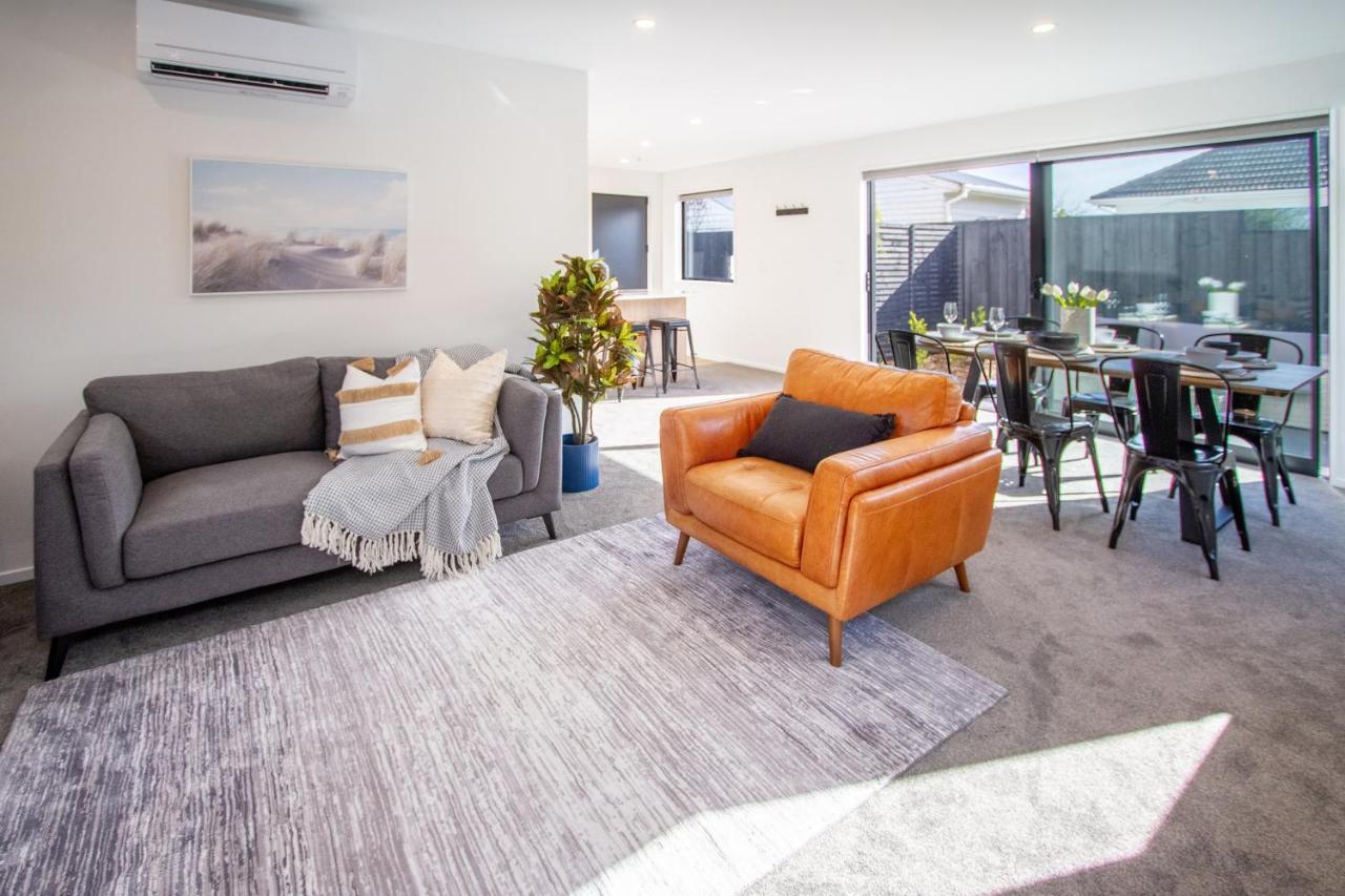 Sunsoaked & Stylish 3 Bed, 1.5 Bath W Garage Apartamento