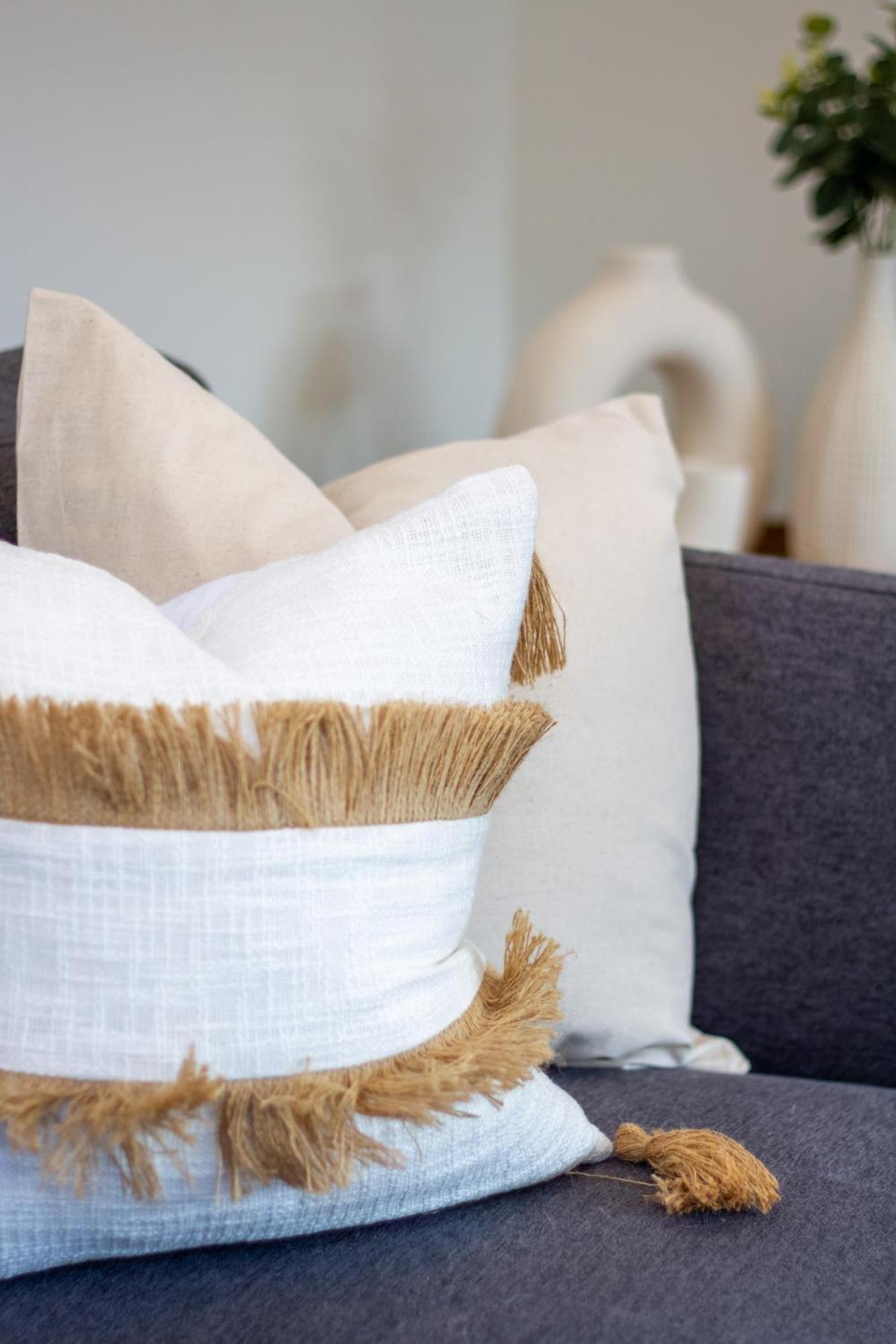 Sunsoaked & Stylish 3 Bed, 1.5 Bath W Garage Apartamento Christchurch
